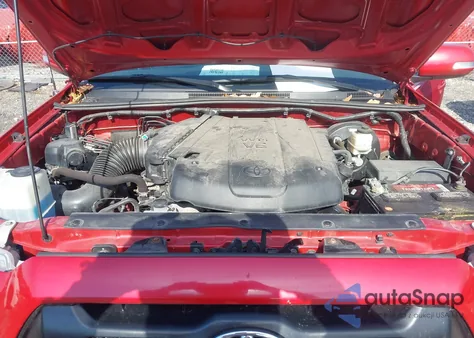 2015 Toyota Tacoma Base V6 z USA, uszkodzony, nr VIN 3TMLU4EN9FM175463